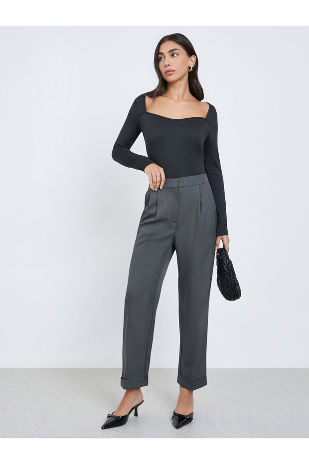 Barrel Fit Tapered Pants with Pleat Detail