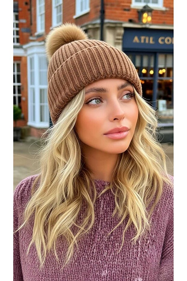 قبعة نسائية من نوع SoftTouch Pompon