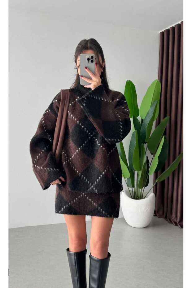 Caridi Baklava Patterned Skirt Sweater Set