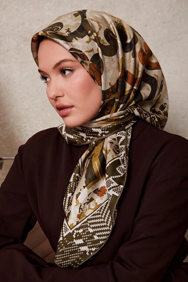 وشاح حريري منقوش - زيتوني - 3