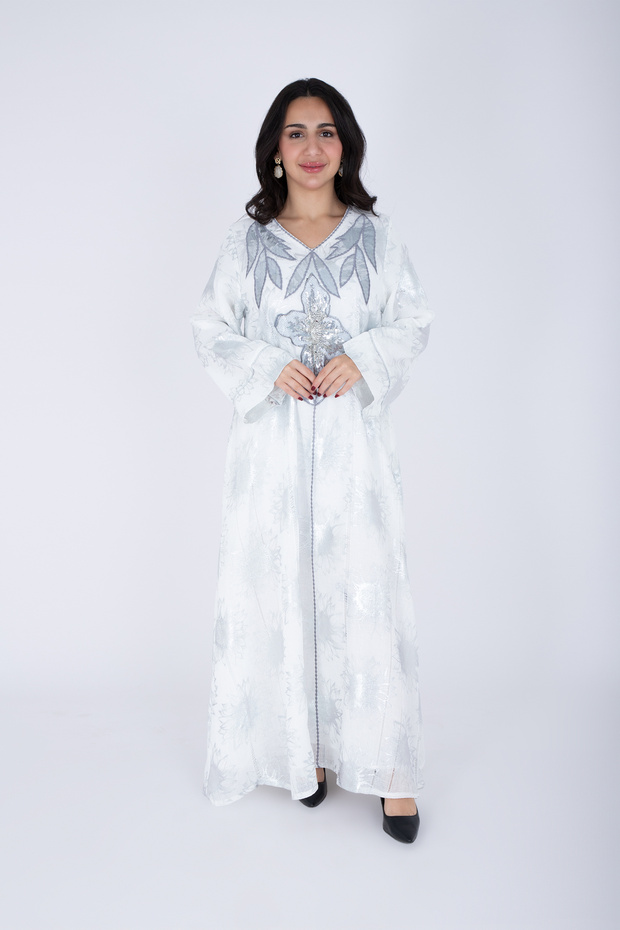 جلابية بتصميم كلاسيكي فضي - 5