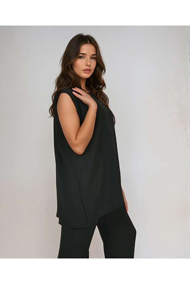 طقم من قطعتين باللون الأسود - 3