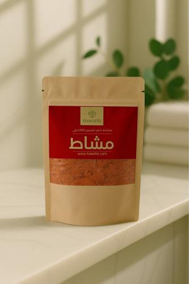 مشط أحمر للعناية بالشعر