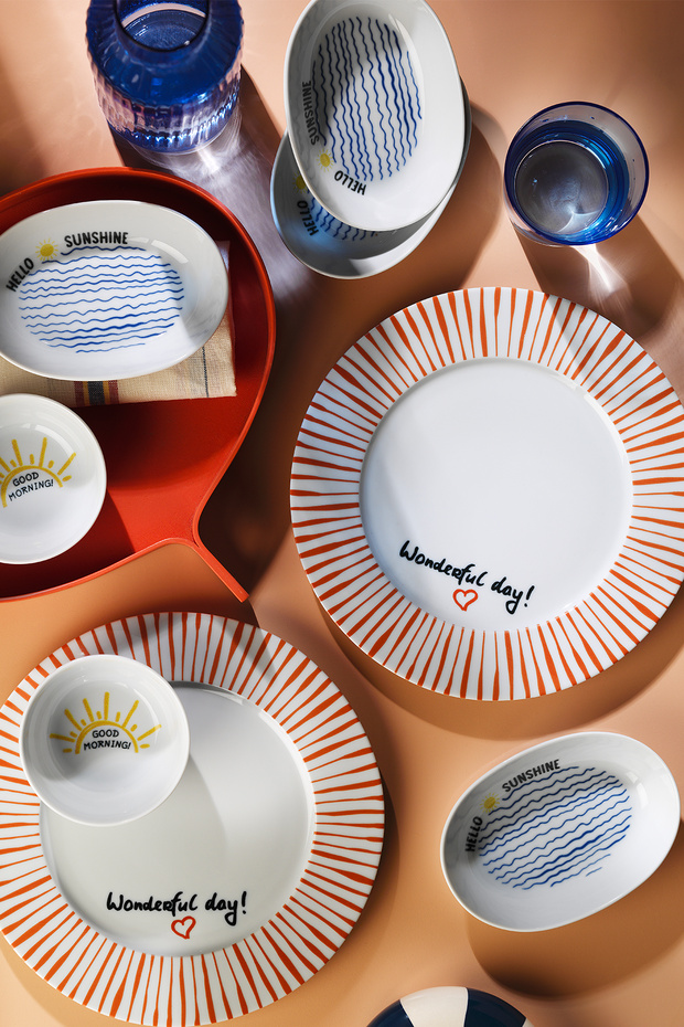 Crimson Lines 8 Piece Breakfast Set for 2 People
