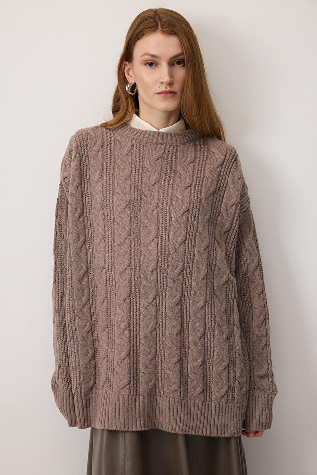CREW NECK KNIT SWEATER