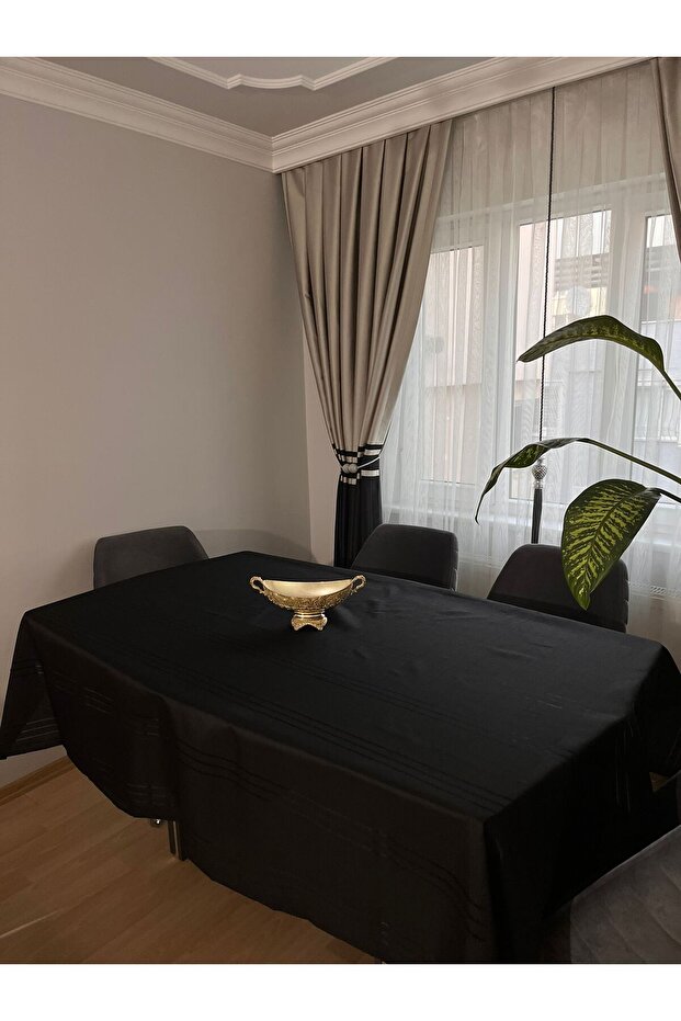 Colber Stripe Detailed Worry-Free Tablecloth