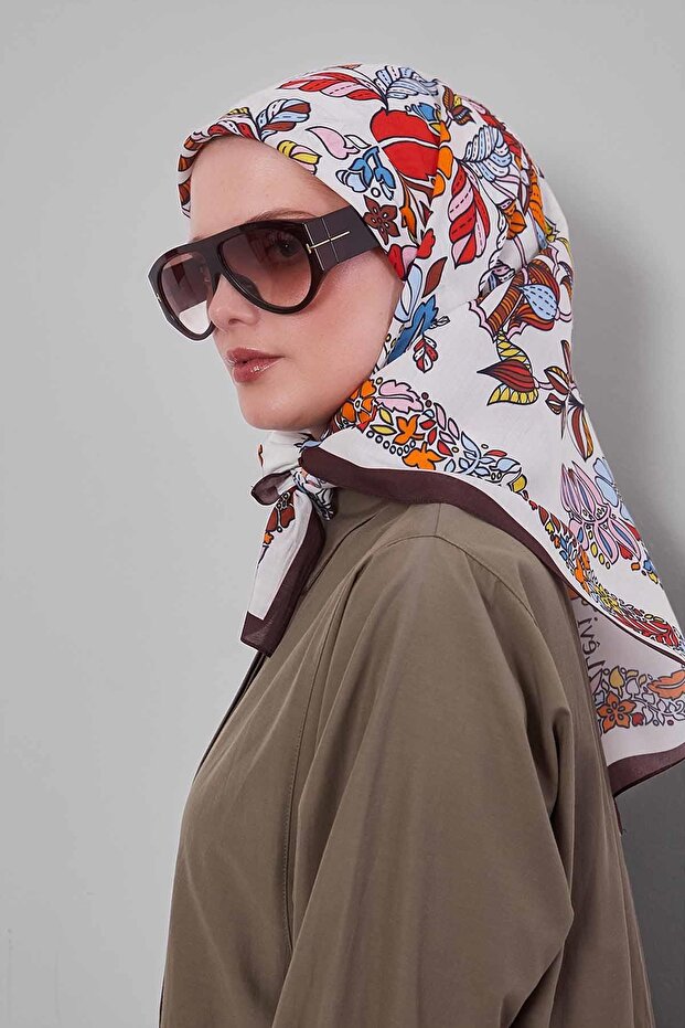 وشاح أورا بنمط أوراق الزهور باللون البني الداكن