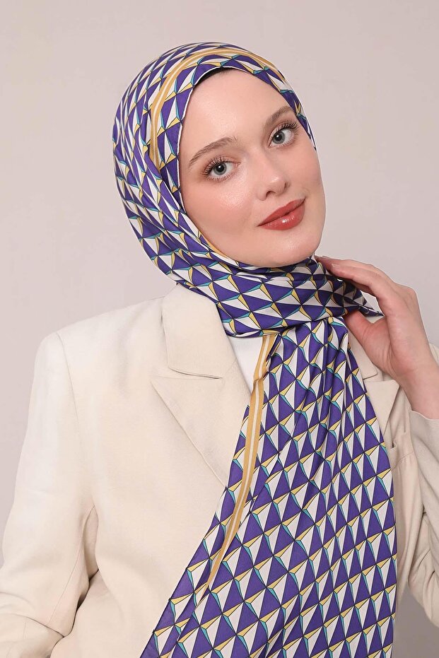 Purple Triangle Pattern Club Shawl
