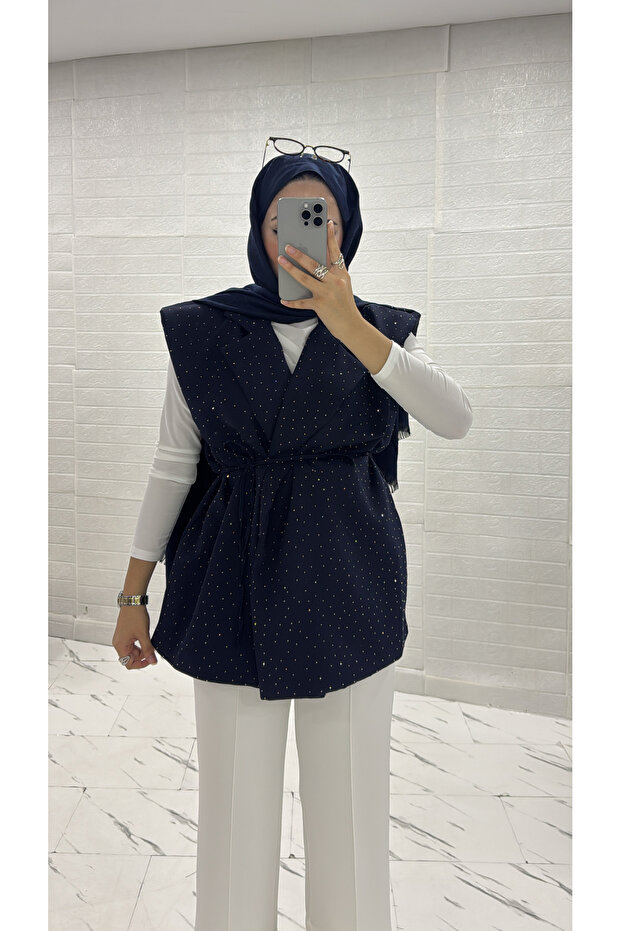 ASTARLI YAKALI TAŞLI PULLU TESETTÜR YELEK - 3