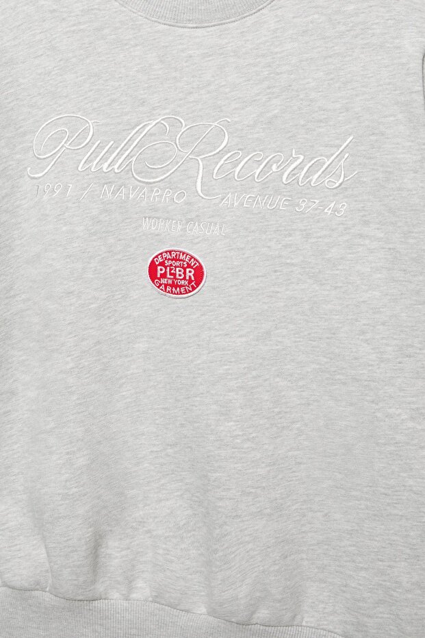 İşlemeli yama detaylı sweatshirt - 6