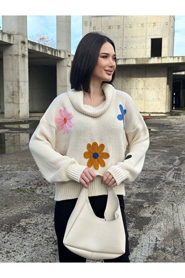 Oversized Tiko Sweater with Floral Embroidery