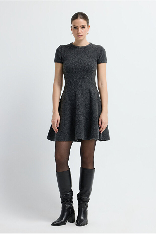 Volanlı Kısa Triko Elbise - 3