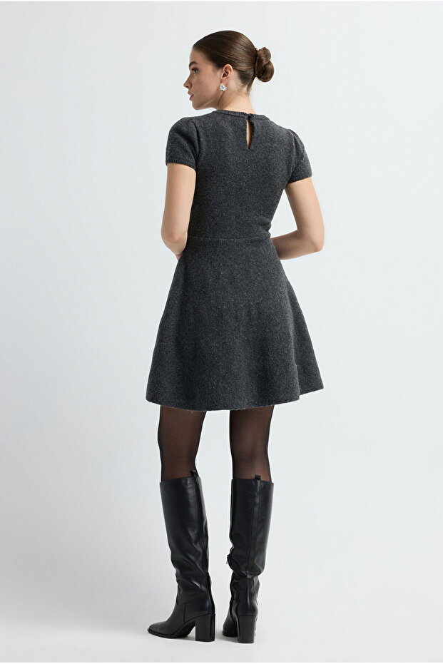 Volanlı Kısa Triko Elbise - 5