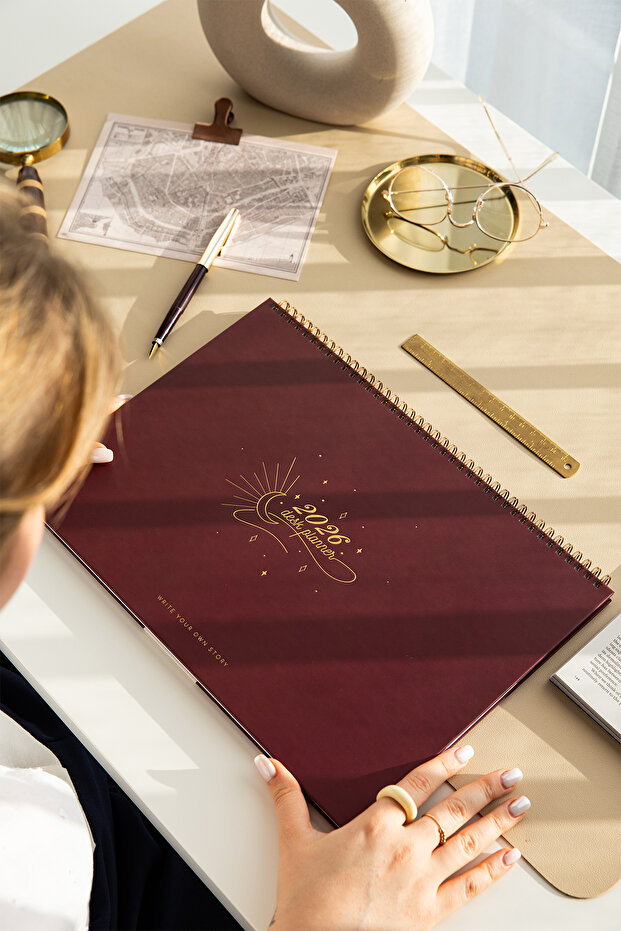 PAPERORA 2026 Haftalık Spiralli Masaüstü Planlayıcı 24x34 cm - Desk Planner Bordo