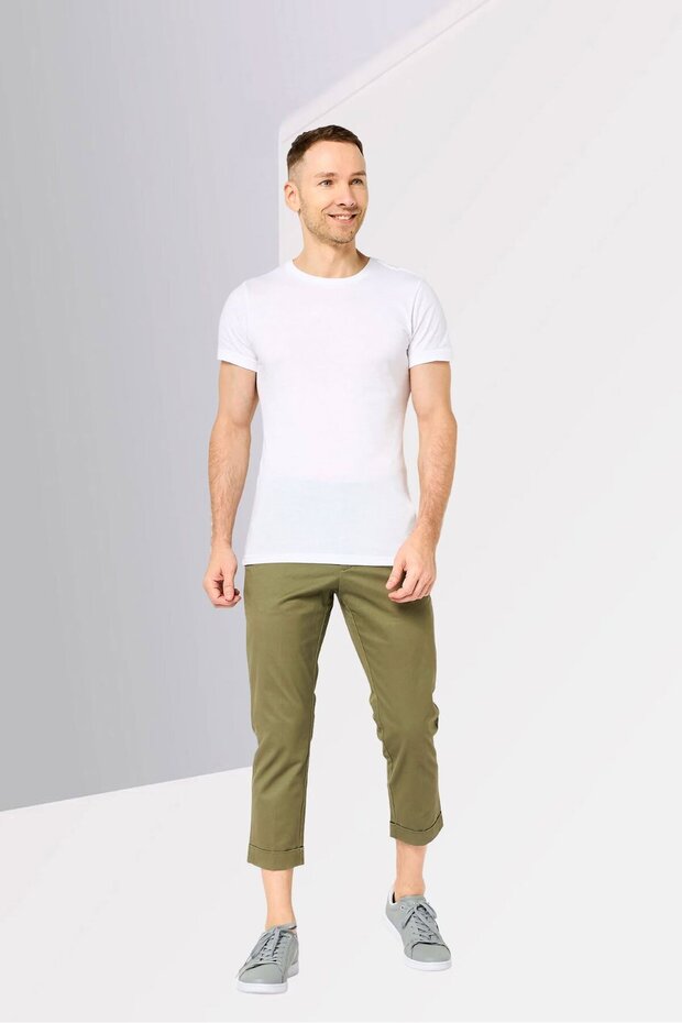 Men Regular Fit Solid Cropped Pants, Olive - 2