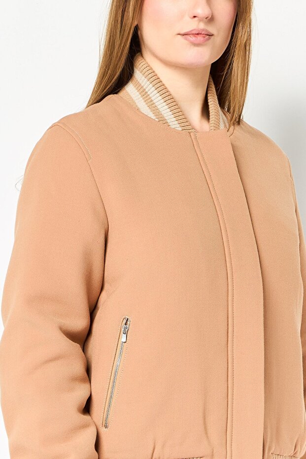 جاكيت بومبر سادة للنساء، لون بني - 2