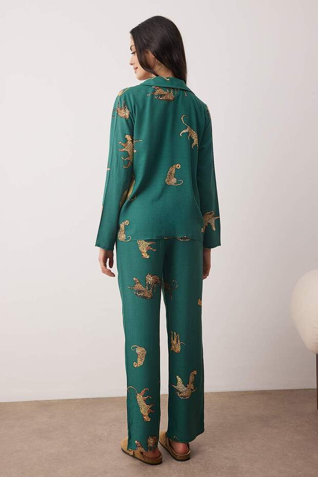 Zümrüt Yeşili Kaplan Desenli Viskon Dokuma Pijama Takımı THMAW25PT00036 - 4
