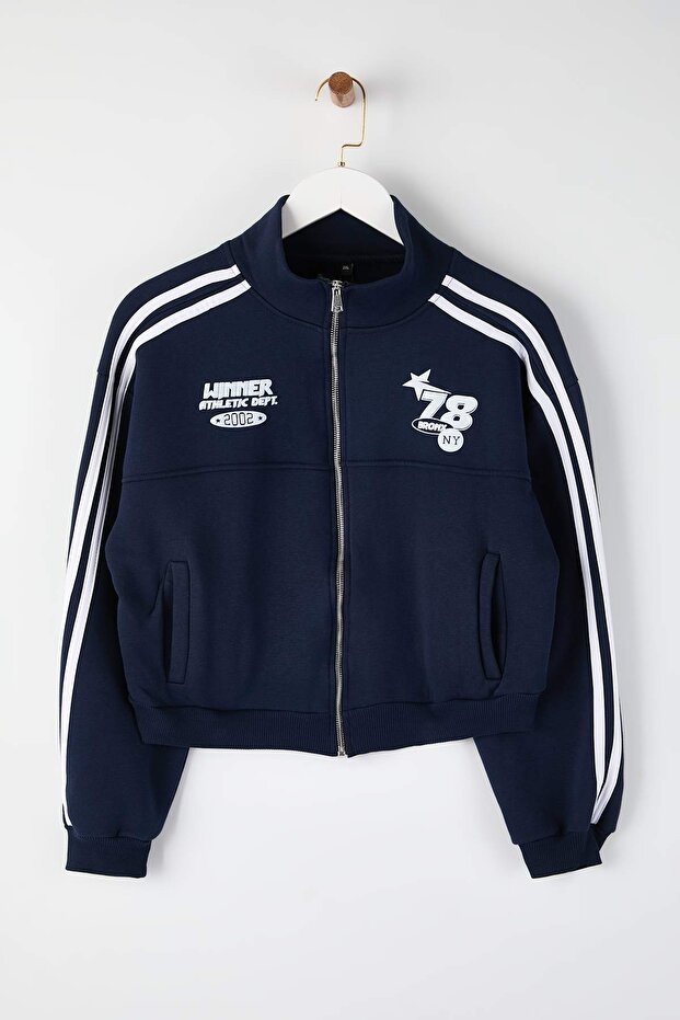Lacivert Crop Boy Kolej Temalı Şeritli Önü Fermuarlı Büyük Beden Sweatshirt TBBAW26AO00047 - 5