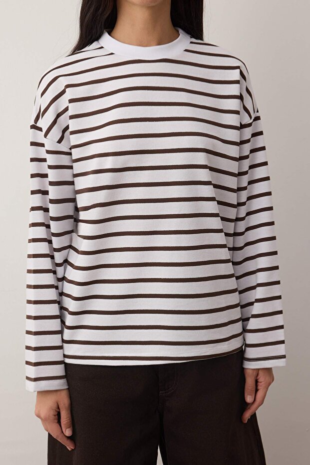 Kahverengi Çizgili Oversize/Geniş Kesim Bisiklet Yaka İnce Örme Sweatshirt TWOAW23SW00326 - 3