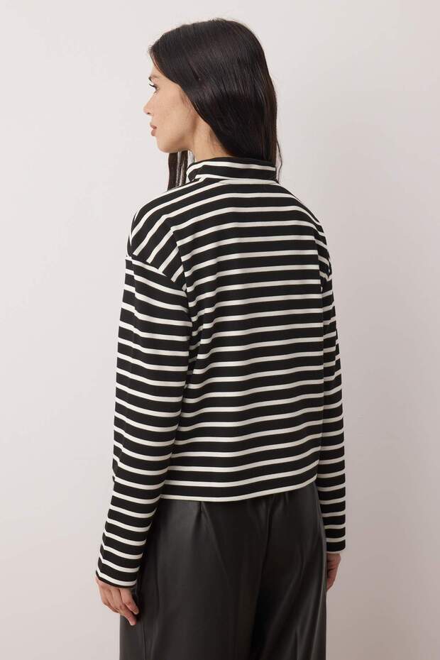 Siyah Çizgili Gizli Fermuarlı Oversize/Geniş Kalıp İnce Örme Sweatshirt TWOAW26SW00242 - 4
