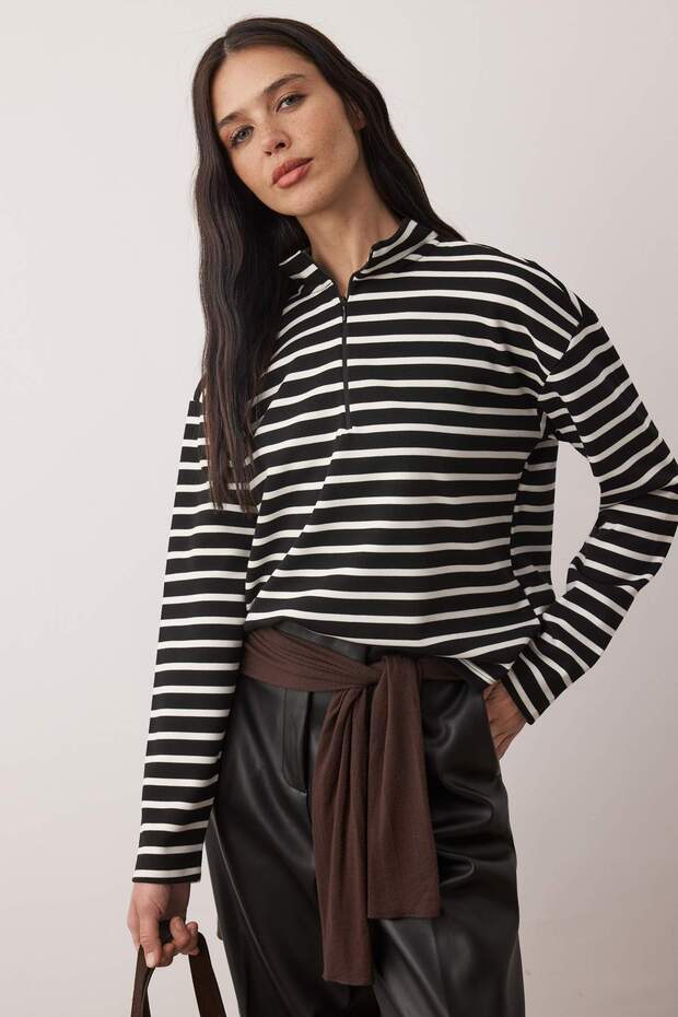 Siyah Çizgili Gizli Fermuarlı Oversize/Geniş Kalıp İnce Örme Sweatshirt TWOAW26SW00242 - 1