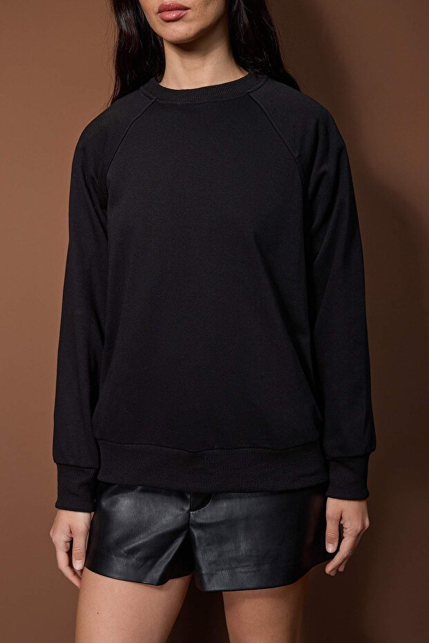 Siyah Relaxed/Rahat Kalıp Basic Reglan Kol Bisiklet Yaka Örme Sweatshirt TWOAW26SW00030 - 4