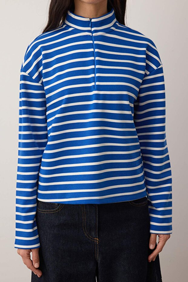Mavi Çizgili Gizli Fermuarlı Oversize/Geniş Kalıp İnce Örme Sweatshirt TWOAW26SW00242 - 3