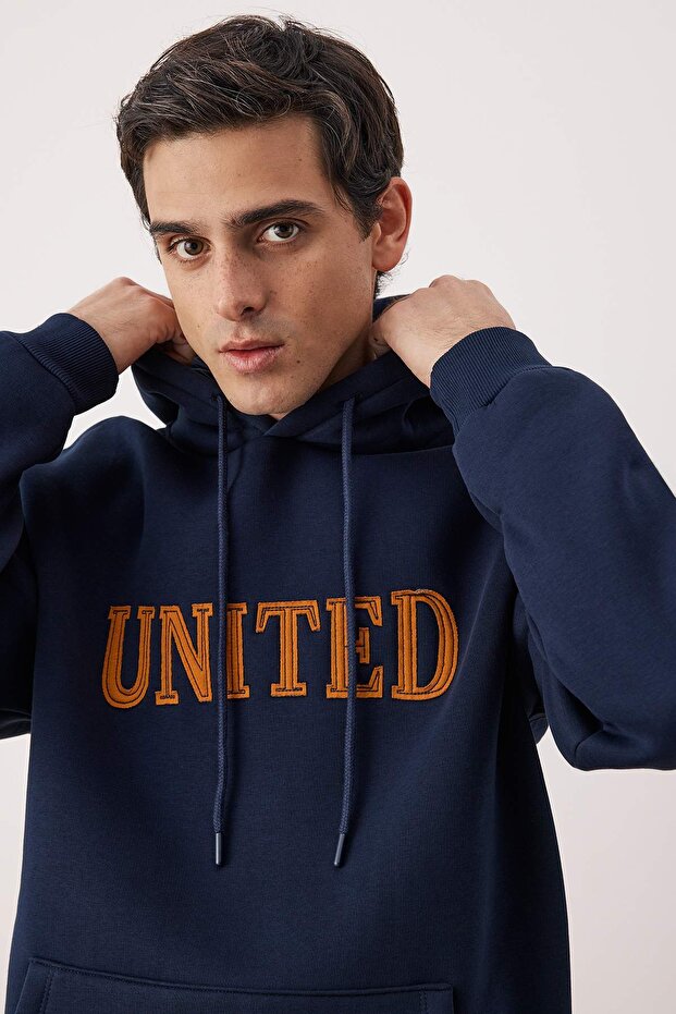 Lacivert Oversize/ Geniş Kesim Aplike Nakışlı Sweatshirt TMNAW26SW00056 - 2