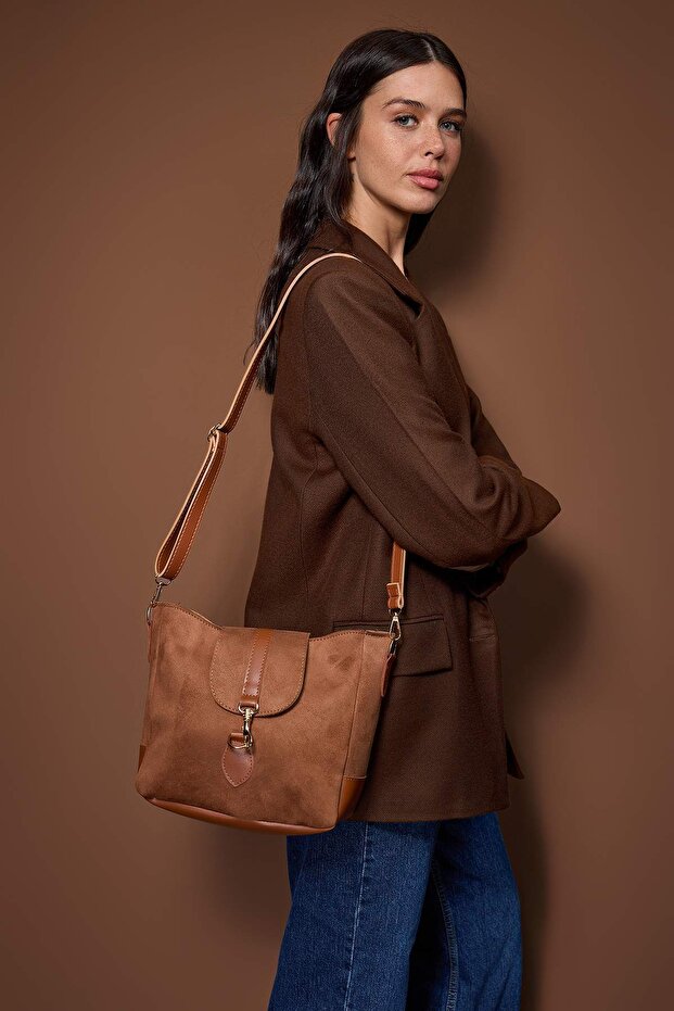 Taba Süet Toka Detaylı Kadın Midi Tote Omuz Çanta TAKAW26OC00063 - 1