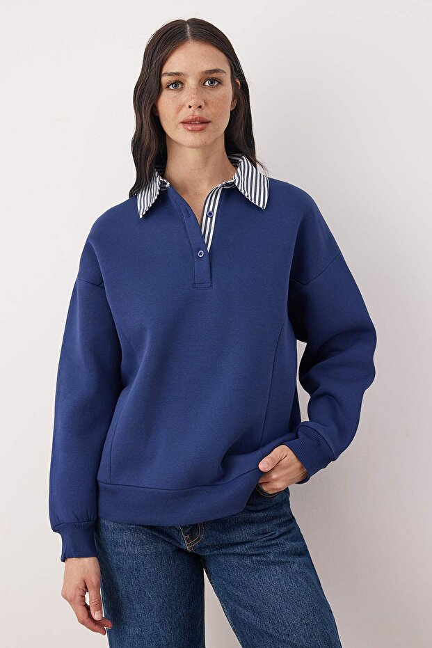 Lacivert Dokuma Garni Detaylı Oversize Kalıp Polo Yaka Kalın Polarlı Örme Sweatshirt TWOAW26SW00116 - 1