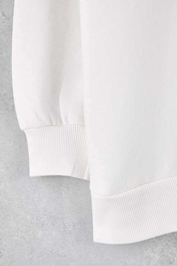 Beyaz Oversize/Bol Kesim Basic Bisiklet Yaka Kalın/İçi polarlı Örme Sweatshirt TBBAW25AO00008 - 6