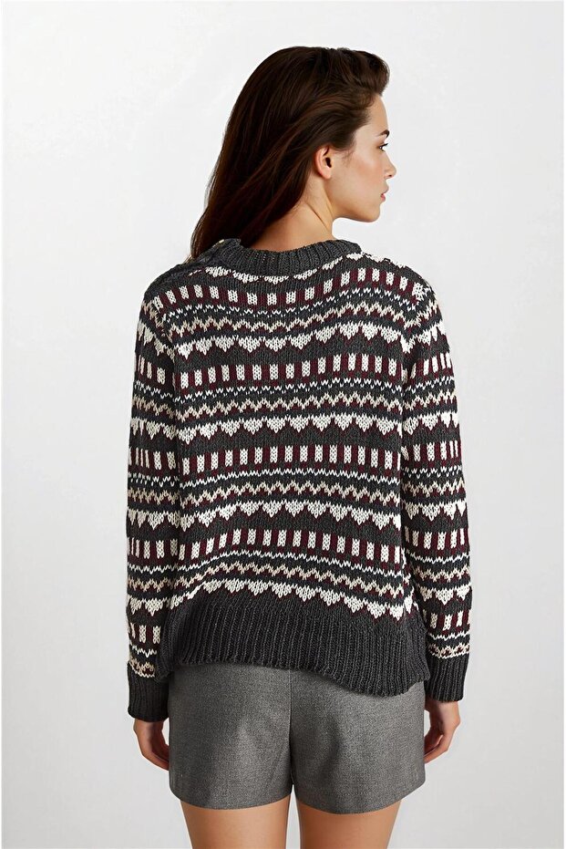 سترة تريكو بياقة مستديرة ونقشة على الكتف بلون أنثراسايت - 2