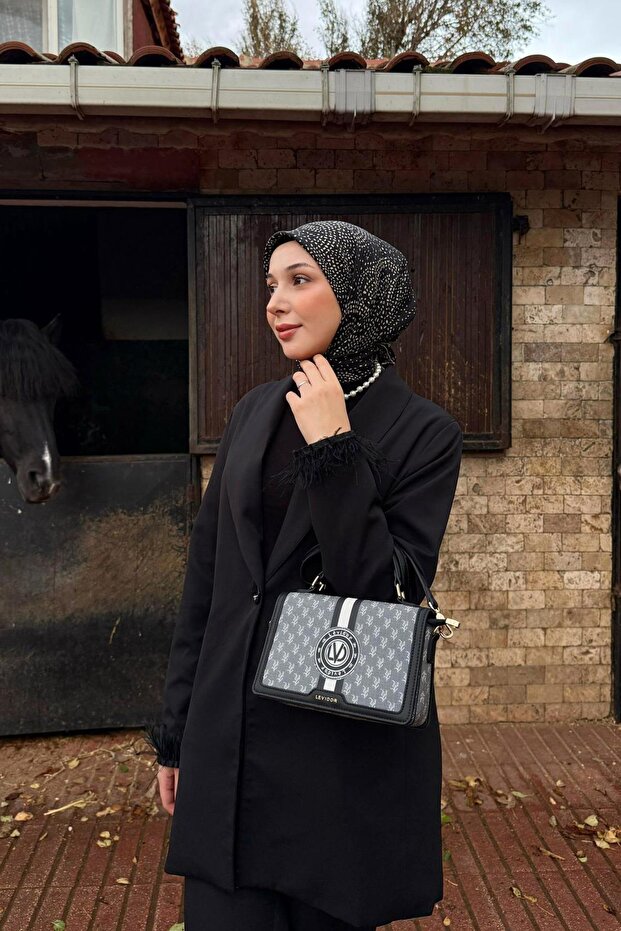 حقيبة يد بنمط شعار مونوغرام باللون الأسود - 1