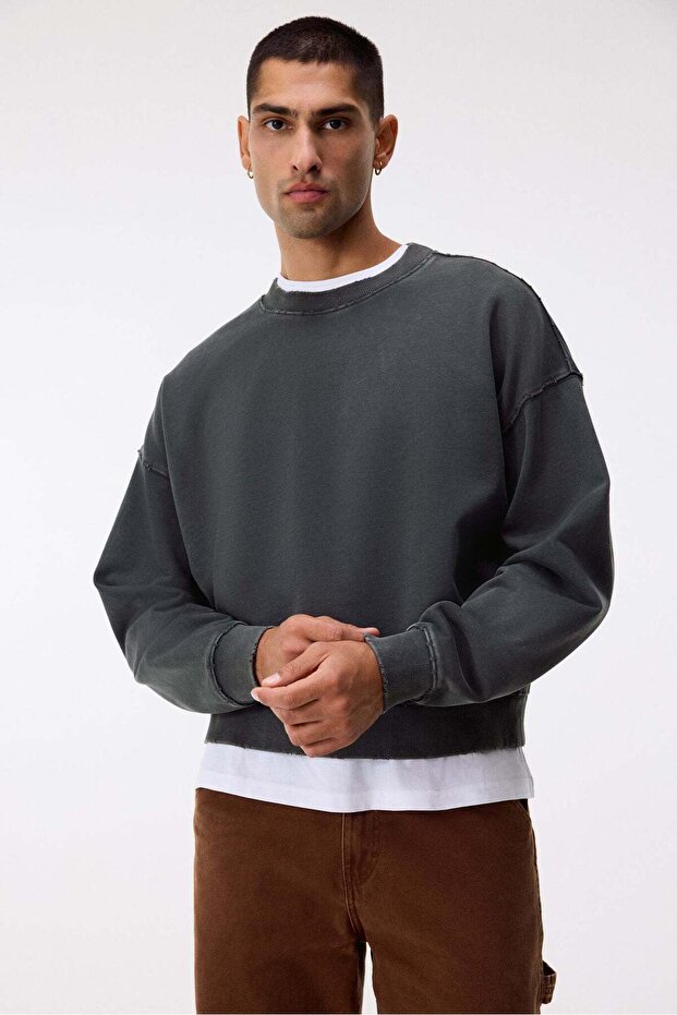 Oversized Fit washed-look sweatshirt