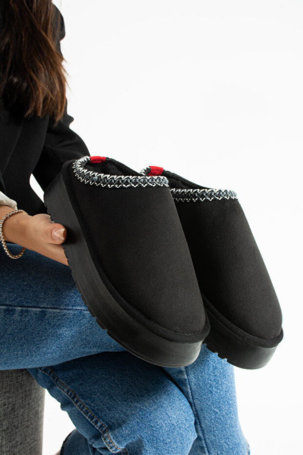 Siyah Süet İçi Yünlü Kalın Taban Terlik - 1