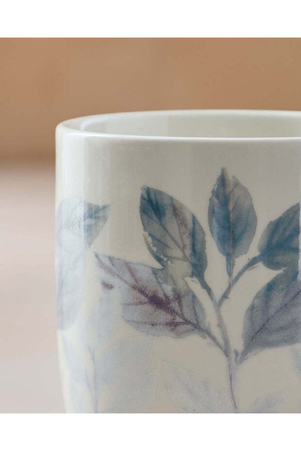 كوب مطبوع عليه ورقة زرقاء - 4