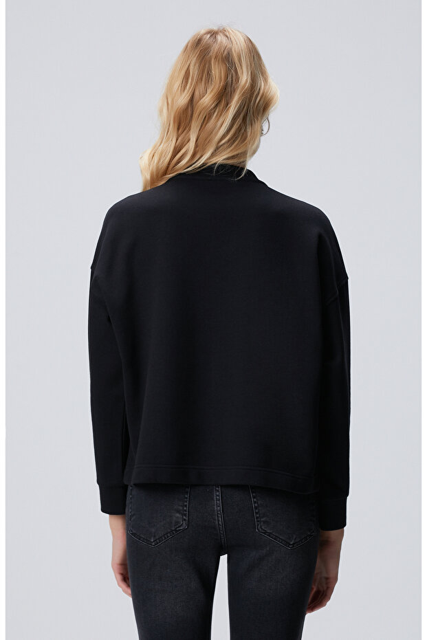 Siyah Yakası Taş İşlemeli Sweatshirt - 5