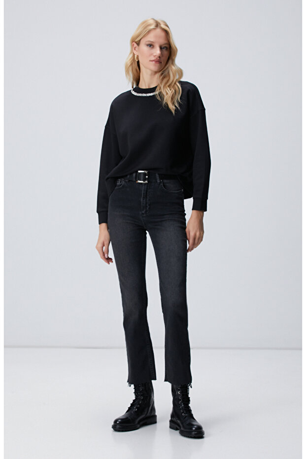 Siyah Yakası Taş İşlemeli Sweatshirt - 3