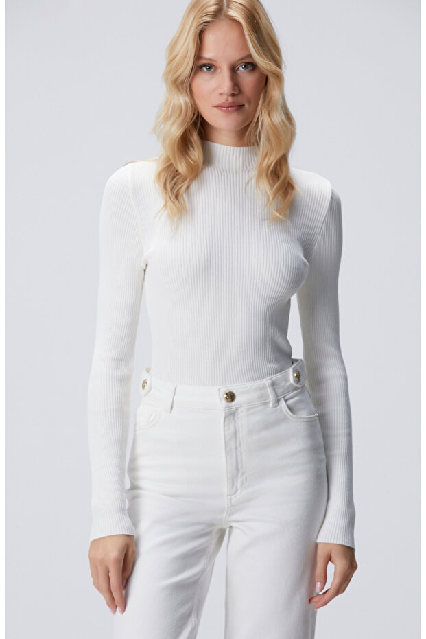 Kırık Beyaz Örgülü Dik Yaka Rayon Basic Kazak - 1