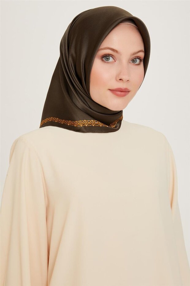 وشاح كلاسيكي من الحرير الخالص بنقشة التويل 9260D 84