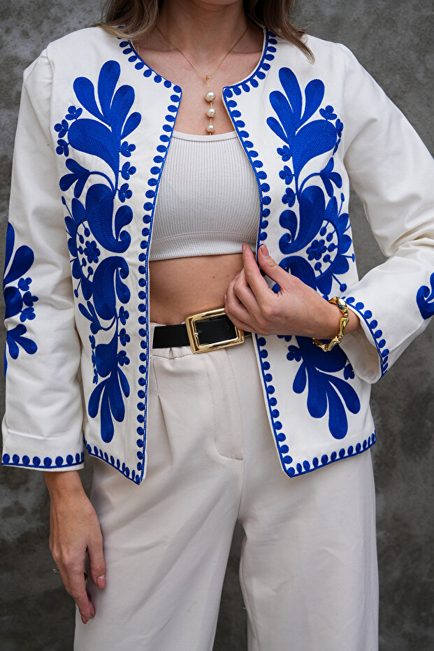 سترة عتيقة مطرزة بنمط أزرق - 1