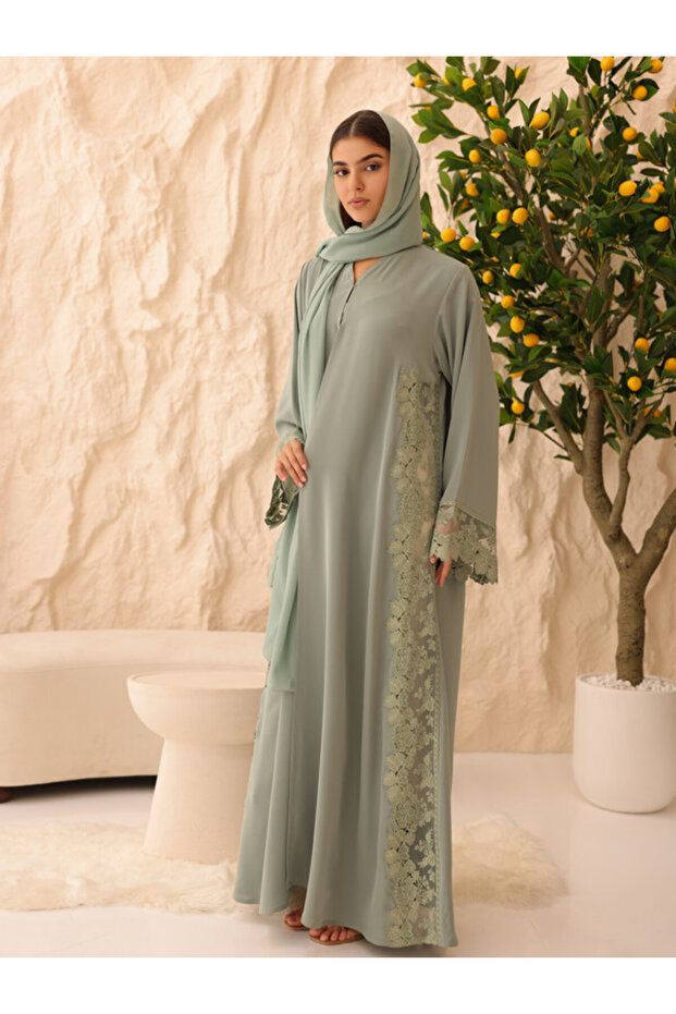 Verdant Lace Abaya