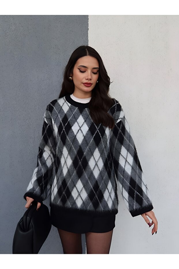 Women's Crew Neck Diamond Pattern Side Slit Fleece-Lined Knitwear Sweater