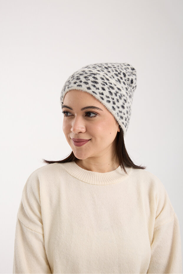 قبعة بيضاء منقوشة بنمط الفهد قابلة للطي - 3