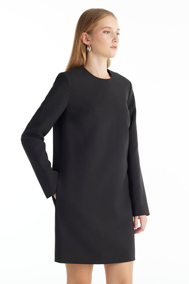 SİYAH YÜNLÜ MİNİ ELBİSE - 4