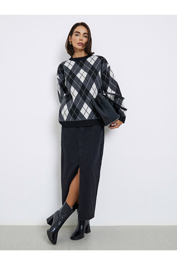 Oversized Argyle Pattern Sweater - 2