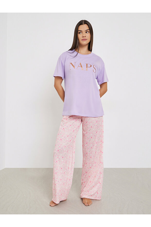 Foil Print Dropped Shoulder T-Shirt and Star Print Pyjama Set