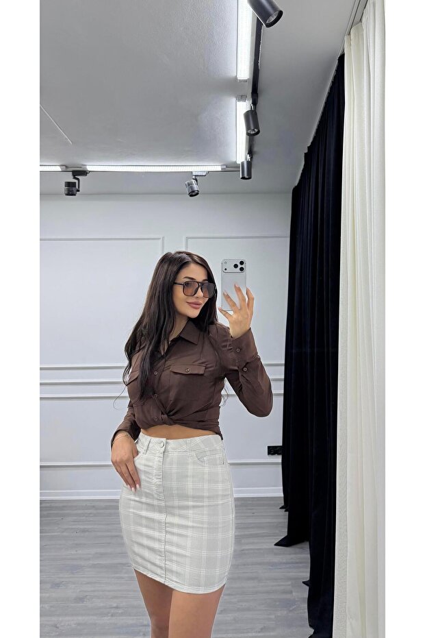 تنورة قصيرة مربعات ذات أزرار أمامية باللون الرمادي - 4