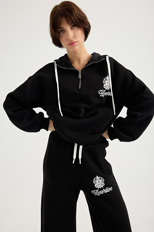 Hooded Tracksuit Set with Assertive Print and Zipper Detail - 5
