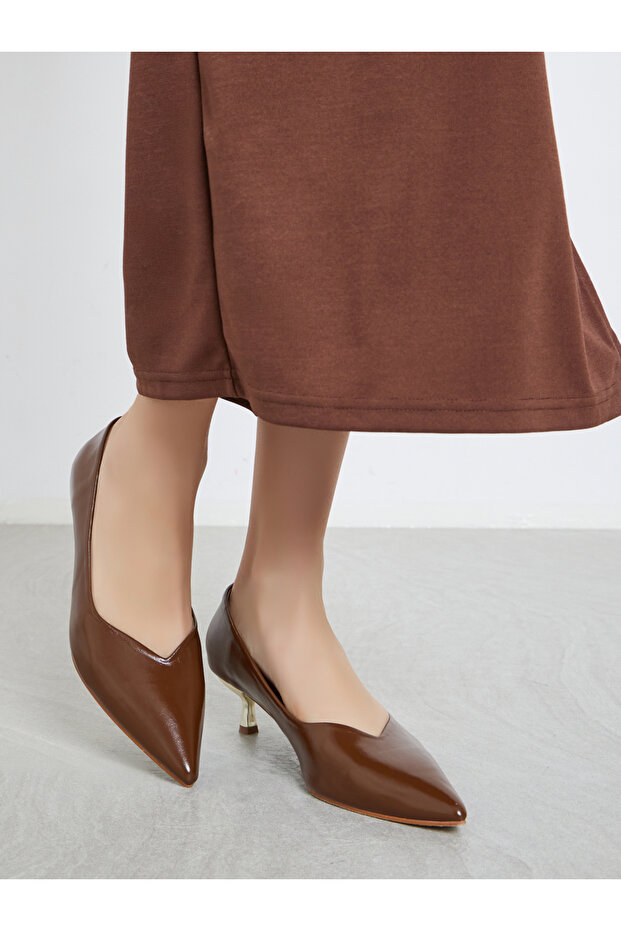 حذاء بني ذو مقدمة مدببة - 1